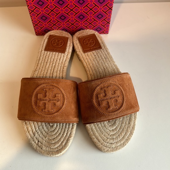 Authentic Tory Burch
Open-toe Espadrille
Sandal Women - Picture 5 of 9